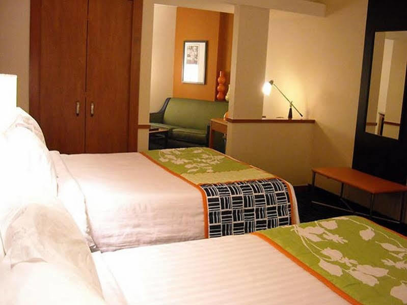 Fairfield Inn & Suites Колумбія Номер фото